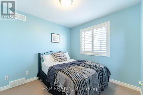 8207 Beaver Glen Dr, Niagara Falls, ON - Indoor Photo Showing Bedroom