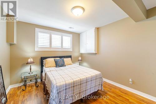 8207 Beaver Glen Drive, Niagara Falls, ON - Indoor Photo Showing Bedroom