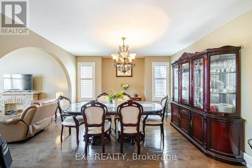 8207 Beaver Glen Drive, Niagara Falls, ON - Indoor Photo Showing Dining Room