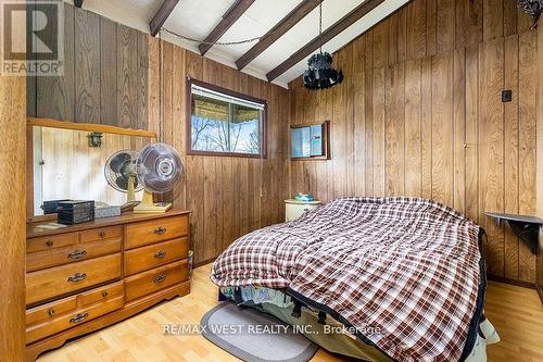 151 Magee Lane, Grey Highlands, ON - Indoor Photo Showing Bedroom