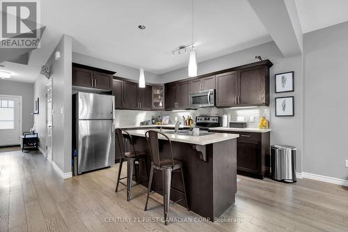 119 - 1924 Cedarhollow Boulevard, London, ON - Indoor Photo Showing Kitchen With Upgraded Kitchen