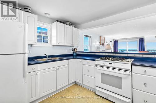 13165 Lakeshore Road, Wainfleet, ON - Indoor Photo Showing Kitchen With Double Sink