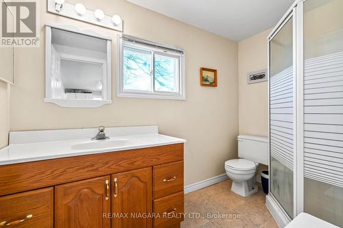 13165 Lakeshore Road, Wainfleet, ON - Indoor Photo Showing Bathroom