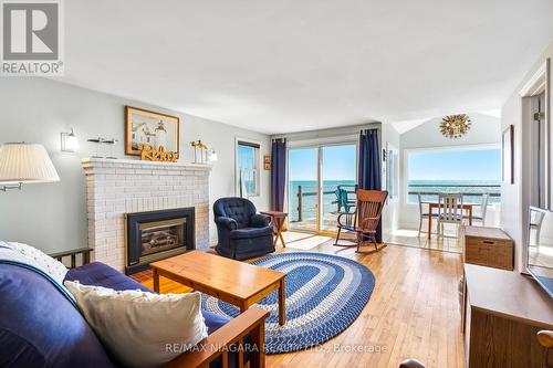 13165 Lakeshore Road, Wainfleet, ON - Indoor Photo Showing Living Room With Fireplace