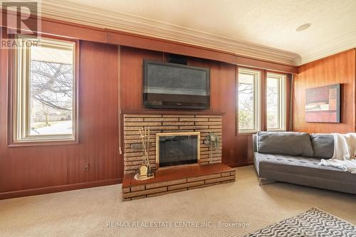 576 Dunbar Road, Kitchener, ON - Indoor Photo Showing Living Room With Fireplace