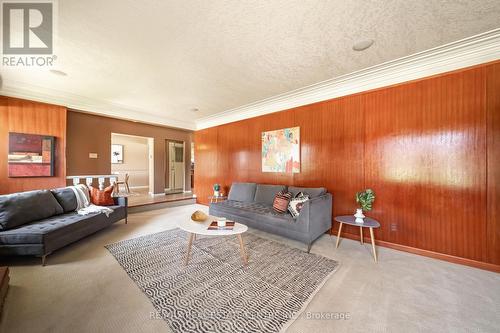 576 Dunbar Road, Kitchener, ON - Indoor Photo Showing Living Room