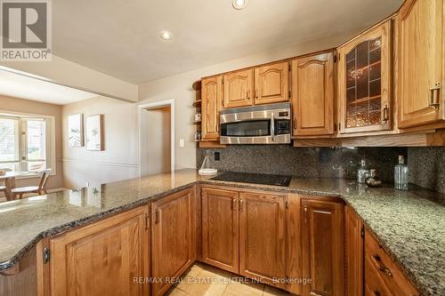 576 Dunbar Rd, Kitchener, ON - Indoor Photo Showing Kitchen