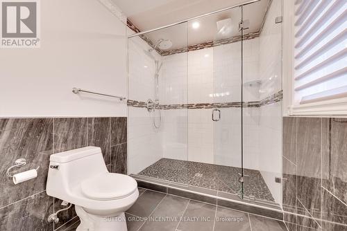 18 Valley Drive, Barrie, ON - Indoor Photo Showing Bathroom