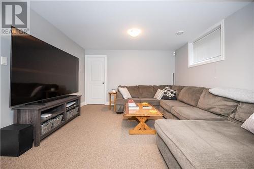 515 Turning Stone Crescent, Petawawa, ON - Indoor Photo Showing Living Room