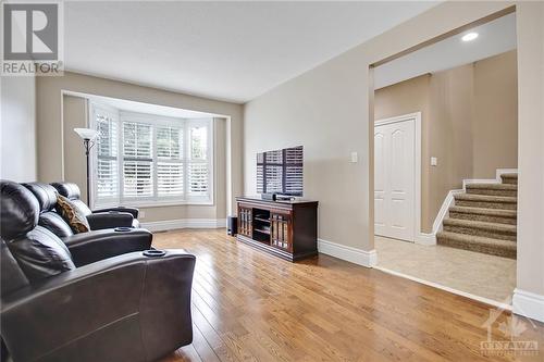 2136 Valenceville Crescent, Ottawa, ON - Indoor Photo Showing Living Room
