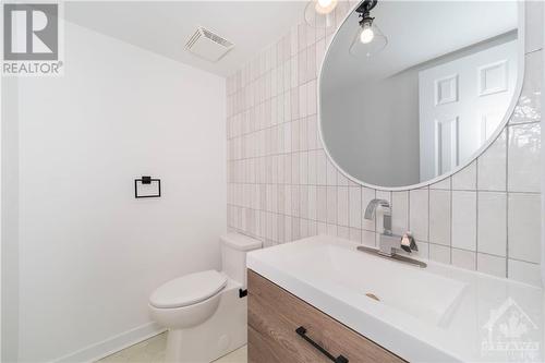 30 Duncan Street, Carleton Place, ON - Indoor Photo Showing Bathroom