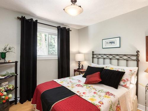 2091 Airbright Lane, Shawnigan Lake, BC - Indoor Photo Showing Bedroom
