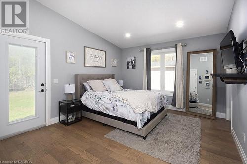 504252 Grey Road 12, West Grey, ON - Indoor Photo Showing Bedroom