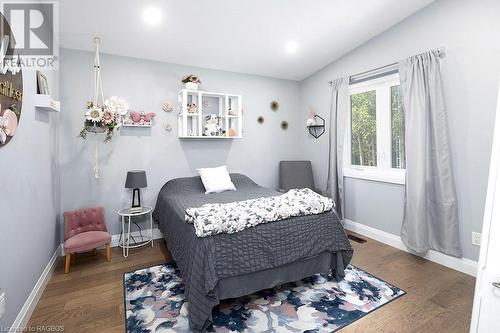 504252 Grey Road 12, West Grey, ON - Indoor Photo Showing Bedroom