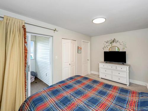 283 Dogwood Dr, Ladysmith, BC - Indoor Photo Showing Bedroom