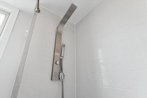 28 Argyle Avenue, Hamilton, ON - Indoor Photo Showing Bathroom