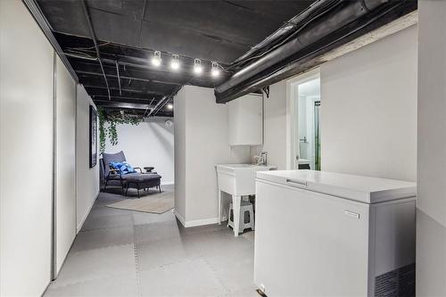 28 Argyle Avenue, Hamilton, ON - Indoor Photo Showing Laundry Room