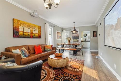28 Argyle Avenue, Hamilton, ON - Indoor Photo Showing Living Room