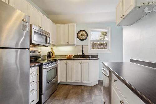 28 Argyle Avenue, Hamilton, ON - Indoor Photo Showing Kitchen