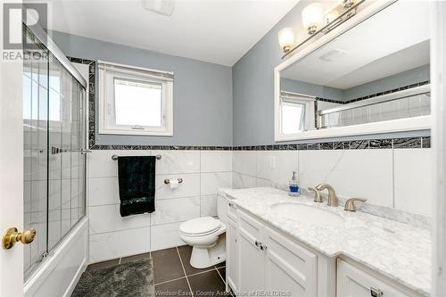 278 County Rd 27 East, Kingsville, ON - Indoor Photo Showing Bathroom