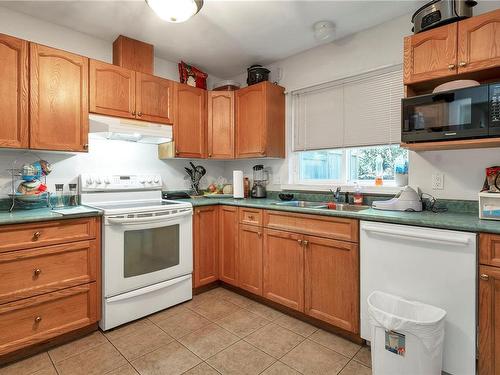 B-801 Mcphedran St, Campbell River, BC - Indoor Photo Showing Kitchen With Double Sink