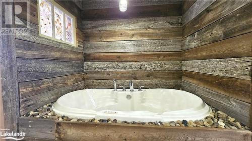 114 Robbs Rock Road, Burk'S Falls, ON - Indoor Photo Showing Bathroom