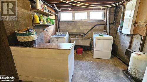 114 Robbs Rock Road, Burk'S Falls, ON - Indoor Photo Showing Laundry Room