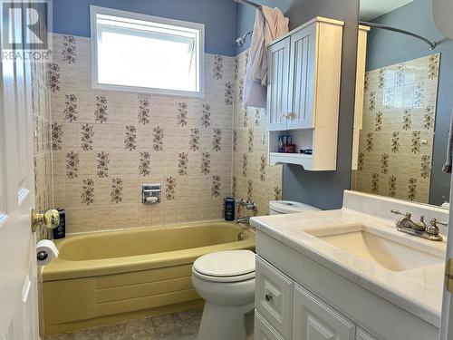 344-352 Seyforth Drive, Vanderhoof, BC - Indoor Photo Showing Bathroom