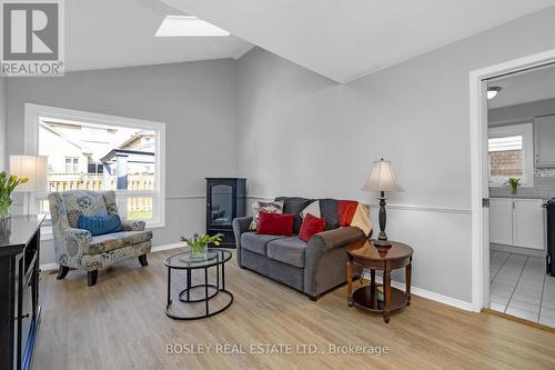 10 Standish St, Halton Hills, ON - Indoor Photo Showing Living Room