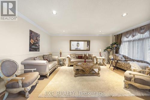 2166 Erin Centre Blvd, Mississauga, ON - Indoor Photo Showing Living Room