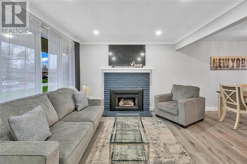3217 Woodlawn Avenue, Windsor, ON - Indoor Photo Showing Living Room With Fireplace