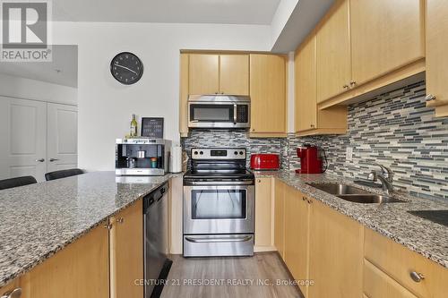 #502 -12 Woodstream Blvd, Vaughan, ON - Indoor Photo Showing Kitchen With Double Sink With Upgraded Kitchen