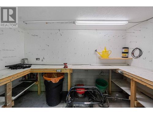 2932 Buckley Road Unit# 62, Sorrento, BC - Indoor Photo Showing Garage