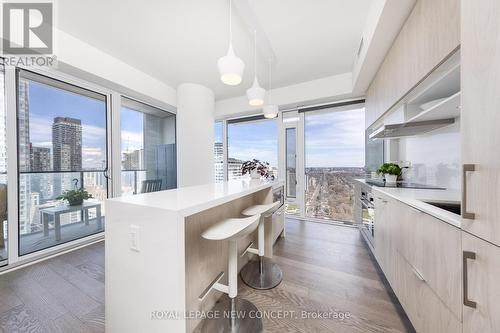 #3204 -5 Soudan Ave, Toronto, ON - Indoor Photo Showing Kitchen With Upgraded Kitchen