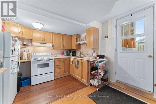 148 Cunningham Dr, Barrie, ON - Indoor Photo Showing Kitchen