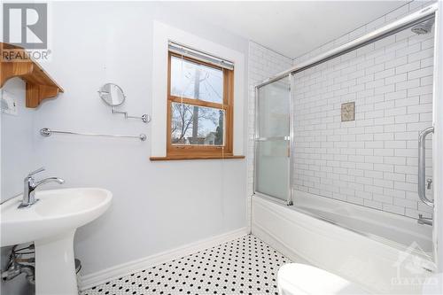 385 Templeton Street, Ottawa, ON - Indoor Photo Showing Bathroom