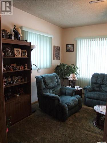 114 Jubilee Street, Burstall, SK - Indoor Photo Showing Living Room