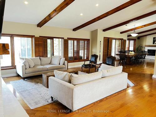 17397 Humberstation Rd, Caledon, ON - Indoor Photo Showing Living Room