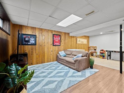 541 Gleneagles Drive, Kamloops, BC - Indoor Photo Showing Bedroom