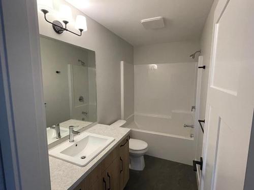 103-321 Centre Ave, Kamloops, BC - Indoor Photo Showing Bathroom