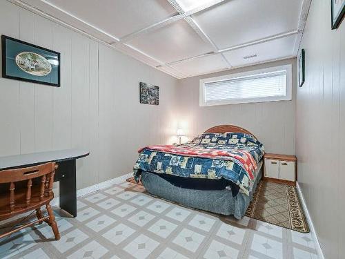 1867 Glenwood Drive, Kamloops, BC - Indoor Photo Showing Bedroom