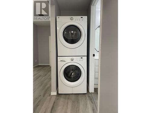 4423 E 53 Avenue, Fort Nelson, BC - Indoor Photo Showing Laundry Room