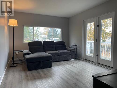 4423 E 53 Avenue, Fort Nelson, BC - Indoor Photo Showing Living Room