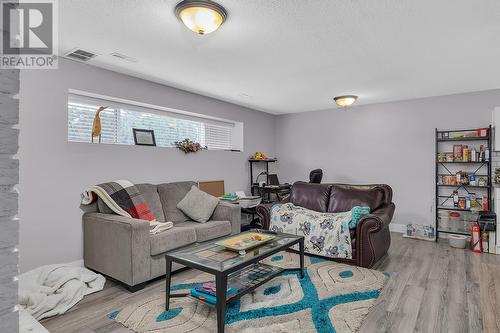 4330 San Michelle Court, Kelowna, BC - Indoor Photo Showing Living Room