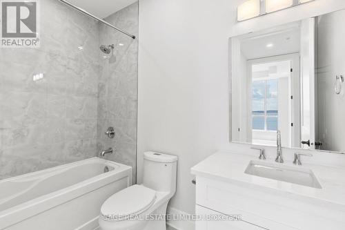 #607 -129 South St, Gananoque, ON - Indoor Photo Showing Bathroom