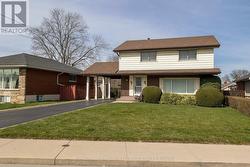 153 HOOVER CRES  Hamilton, ON L9A 3H2