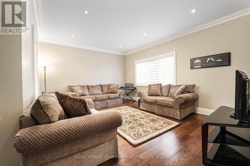 76 Elm Grove Ave, Richmond Hill, ON - Indoor Photo Showing Living Room