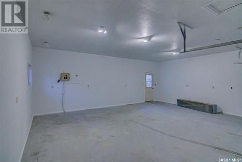 302 Mcleod Avenue E, Melfort, SK - Indoor Photo Showing Garage