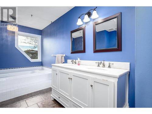4416 9 Street, Vernon, BC - Indoor Photo Showing Bathroom