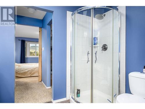 4416 9 Street, Vernon, BC - Indoor Photo Showing Bathroom